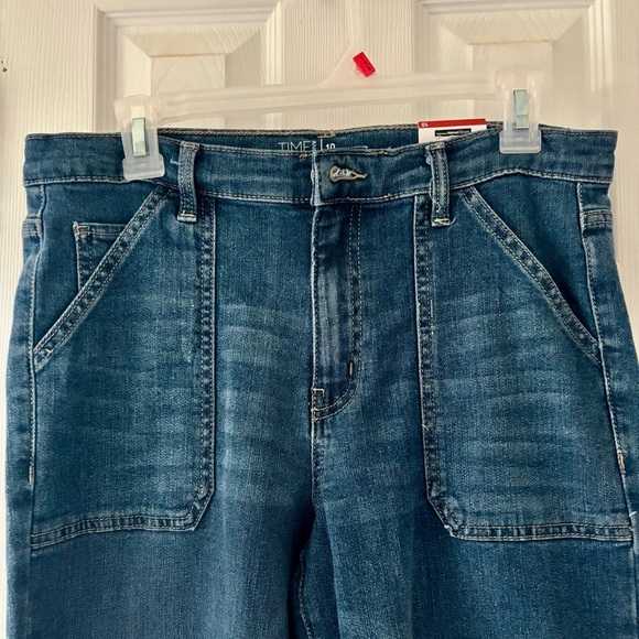 Time and Tru blue denim wide leg/high waist jeans. - Picture 2 of 11